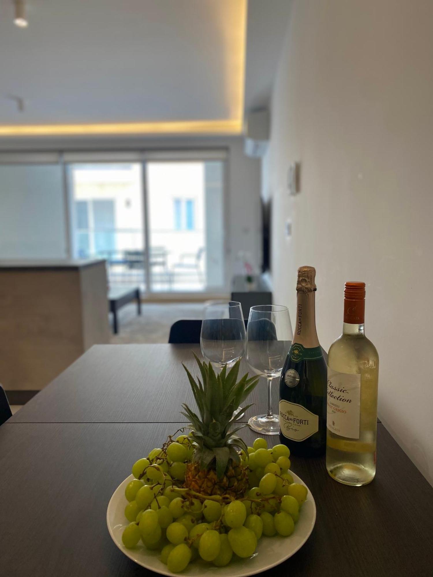 Tigne Sliema Three Bedrooms Apartment Экстерьер фото