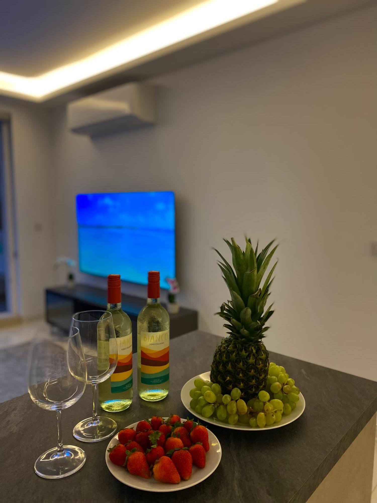 Tigne Sliema Three Bedrooms Apartment Экстерьер фото